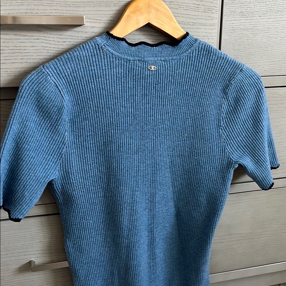 Sam Edelman Leslie Ribbed Knit Round Neck Short Sleeve Scallop Edge Top - Picture 9 of 10